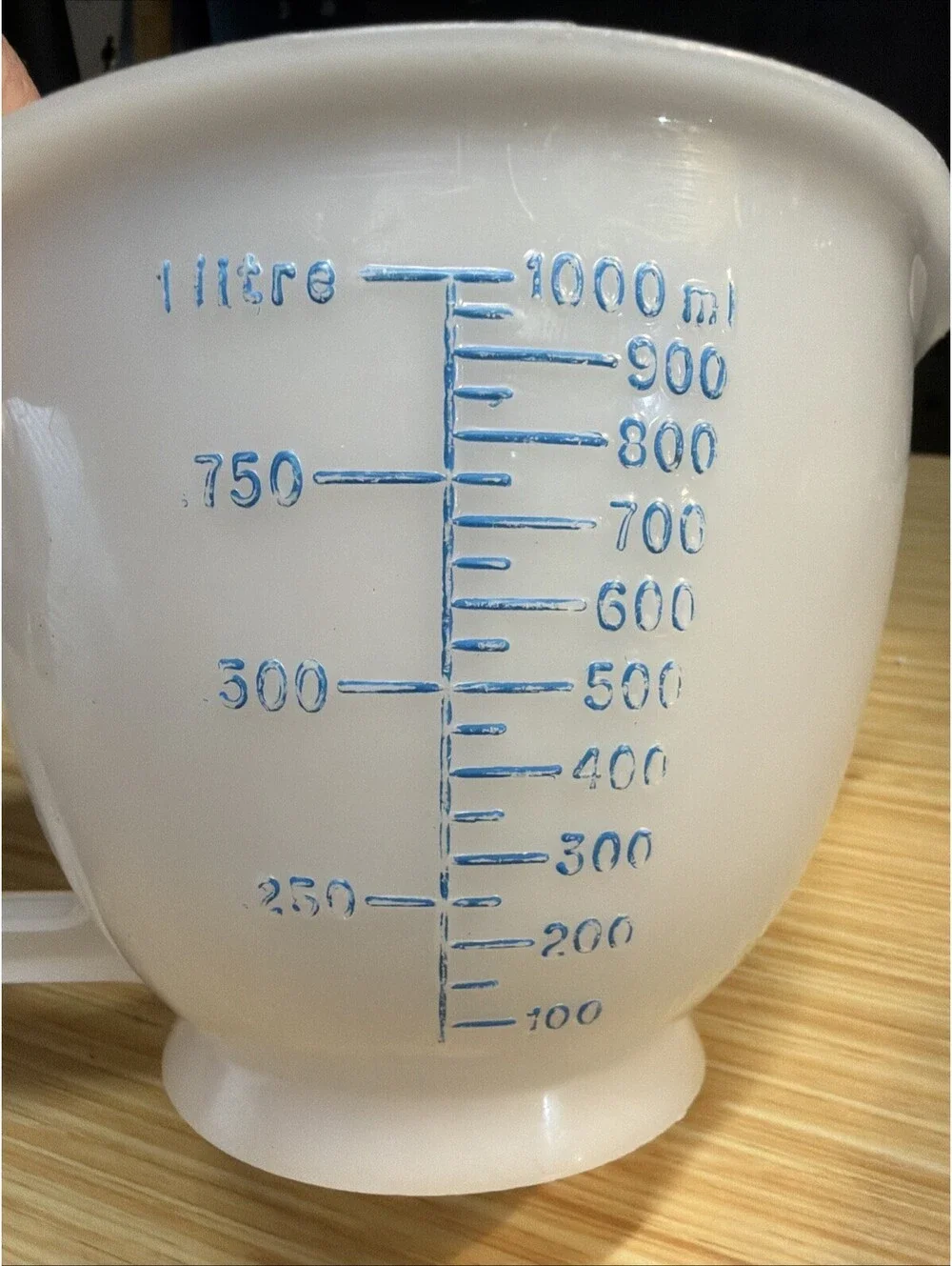 VINTAGE Tupperware Mix N Pour Measuring Bowl 4 Cup Red/Blue Markings No Lid *